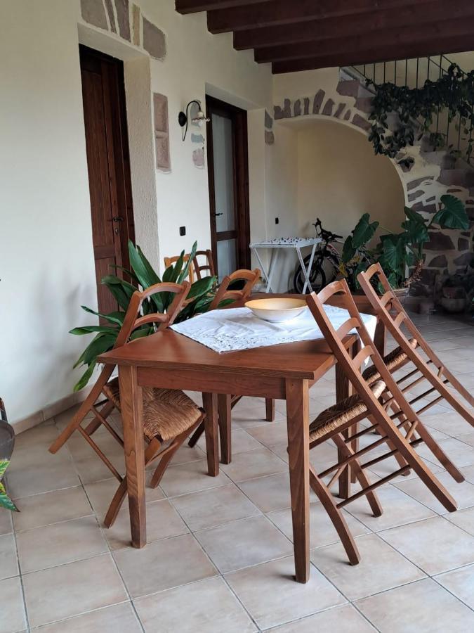 B&B S'Omu Antiga Nureci Ngoại thất bức ảnh